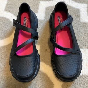 New Never worn - Skecher’s Black Shoes Girls
